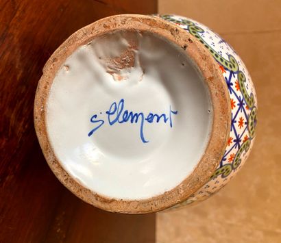 null * St CLEMENT - GIEN

- Vase en faïence à quatre anses, H : 37,5 cm.

- Bannette...