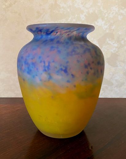null MULLER Brothers Lunéville

An open-necked ovoid vase in yellow and blue-violet...