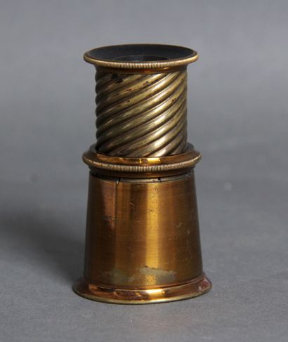 null Small brass spyglass

L : 5,3 to 8,2 cm. (wears, scratches)