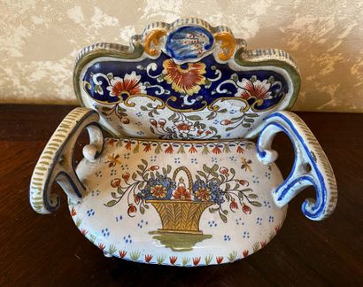 null Polychrome earthenware box in the shape of a bench

H: 15 W: 16 D: 12 cm.