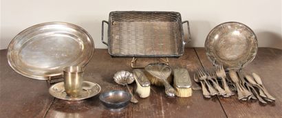 null Lot of silver plated metal including CHRISTOFLE : cups, banettes, cutlery.....
