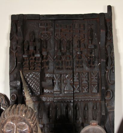 null Set of objects, masks and statuettes in metal and natural wood from Africa