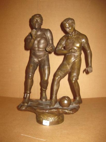 Ecole française vers 1900-1910 Boxeur et Footballeur Sculpture. Epreuve en régule...