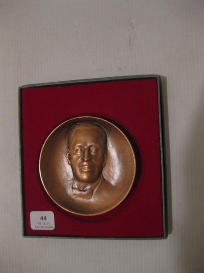 Armand MASSARD Le Comité Olympique reconnaissant Médaille en bronze. Graveur René...