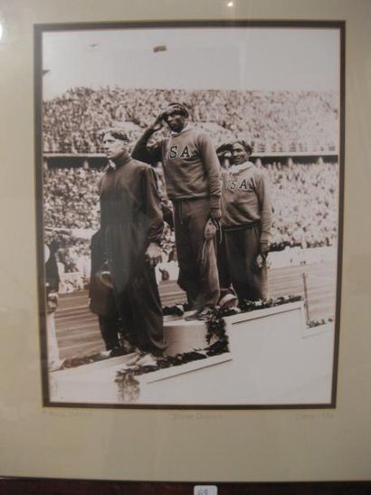 Berlin,1936 Jesse OWENS sur le podium Photographie sépia (retirage moderne) 33,5...