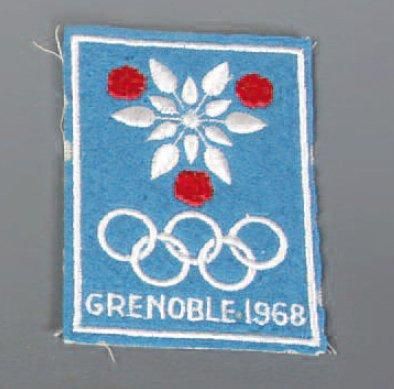 Grenoble,1968 Lot comprenant: - 1 plaque métal, Grenoble 1967 - 1 badge métal et...