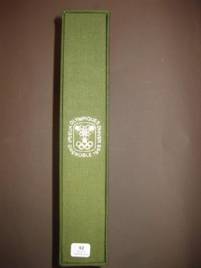 Grenoble,1968 Rapport officiel 2 tomes dans leur emboîtage vert amande. Remarquablement...