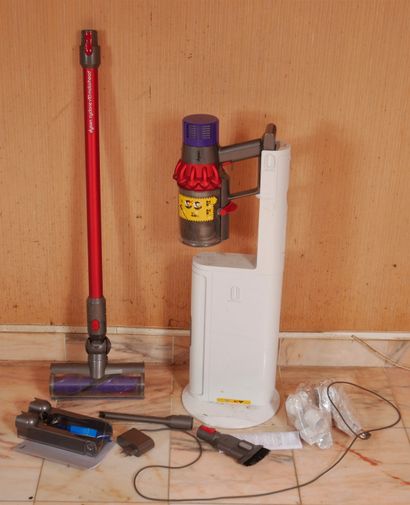 null *DYSON

Cyclone V10 Motorhead vacuum cleaner with accessories (used)