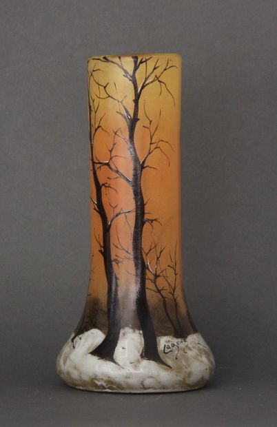 null François-Théodore LEGRAS (1839-1916)

Vase balustre en verre à fond orange peint...