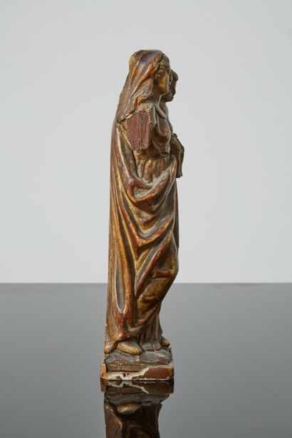 null Sculpture en bois stuqué doré représentant la Vierge à l'enfant (accidents et...