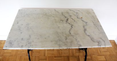 null Table bistrot à piètement en fonte et plateau en marbre blanc

H : 74 L : 99,5...