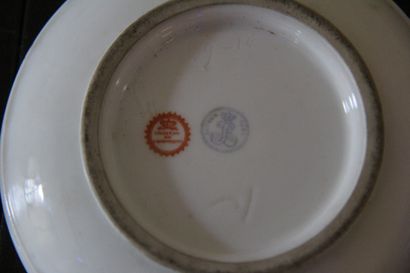 null SEVRES, manufacture de porcelaine

Lot dépareillés comprenant :

-une tasse...