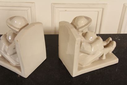 null Pair of bookends in earthenware with cream engobe with decorations of Bretons...