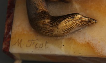 null Maximilien FIOT (1886-1953)

Veilleuse formée d'une sculpture en régule à patine...