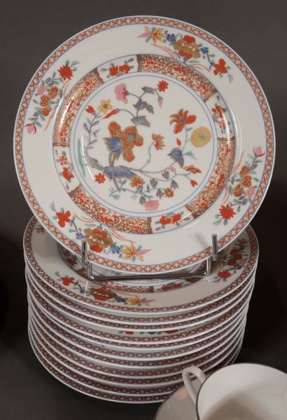 null Mismatched set of dishes