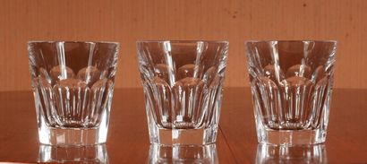 null *BACCARAT

Trois verres à whsky en cristal taillé