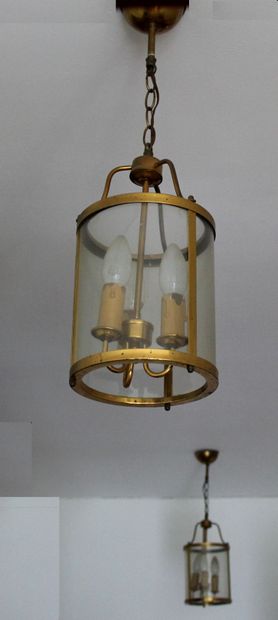 null Paire de lanternes en métal à trois lumières, style Louis XVI

H : 58 D : 11...