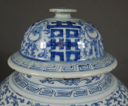 null Potiche balustre en porcelaine blanc-bleu, Chine moderne

H : 47 cm (couvercle...