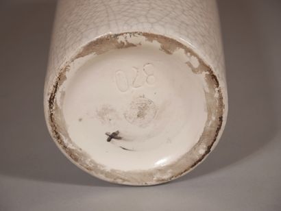 null BOCH

Earthenware baluster vase with cracked beige glaze, signed

H : 45 cm...