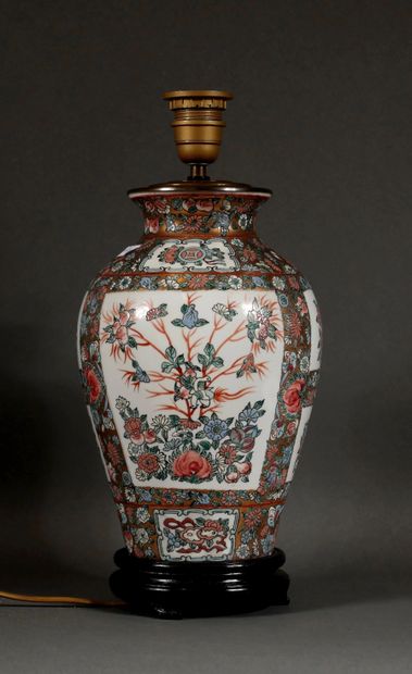 null Polychrome porcelain vase with characters, Canton, mounted as a lamp

H : 38...