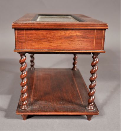 null *Lot :

- Jewelry box in the form of a console, with a drawer

H : 14 W : 19...