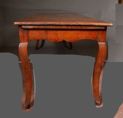 null Natural wood farm table with arched legs

H : 75 W : 229 D : 78 cm.