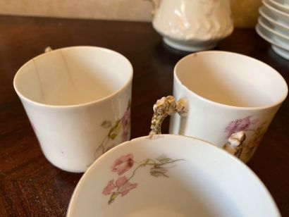 null *LIMOGES

Partie de service à thé à décor de roses (petits éclats, fêles)