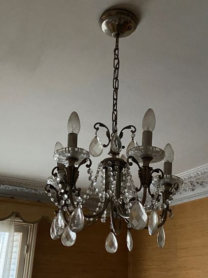 null Small metal chandelier with five lights.

H : 75 D : 38 cm.