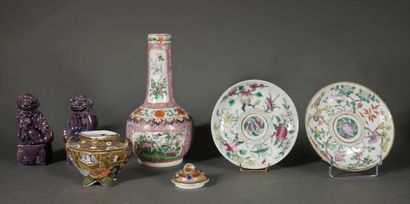 null Mismatched set of polychrome ceramics, Far East

H of the vase: 26 cm.