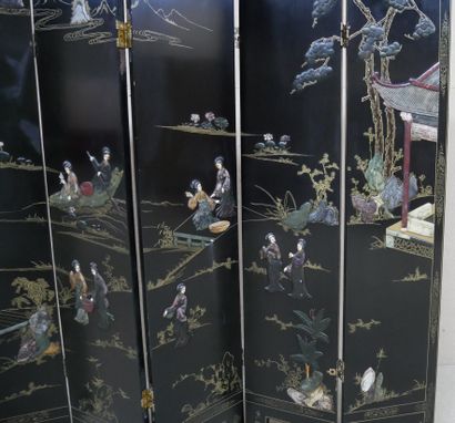 null Five-leaf black lacquered wood screen with relief decoration of lake scenes,...