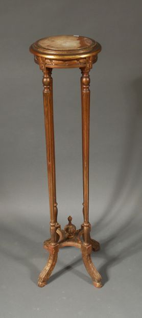 null Round four-legged gilded wooden pedestal, marble top, Louis XVI style

H: 110...