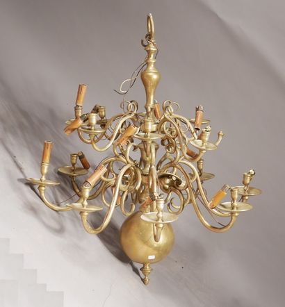 null Dutch style copper chandelier with sixteen arms of light on two rows

H: 99...