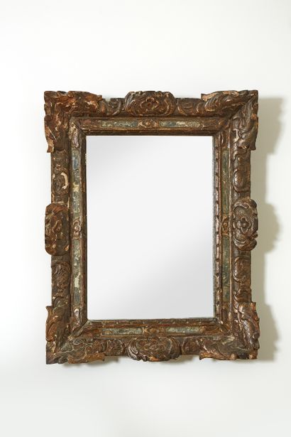 null Glazed mirror in carved wood

65 x 50 cm. (chips, missing parts)