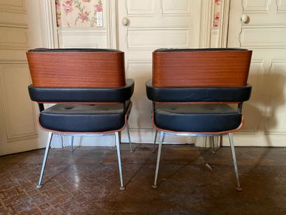 null 
Pair of armchairs and chairs in curved wood, black leatherette and chromed...