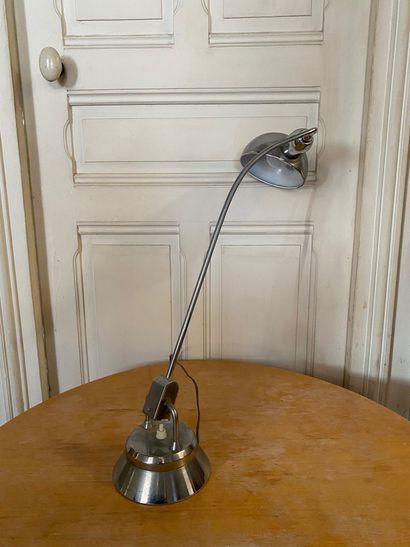 null Desk lamp in chromed metal, work of the 60s

H: 63 cm. (scratches)