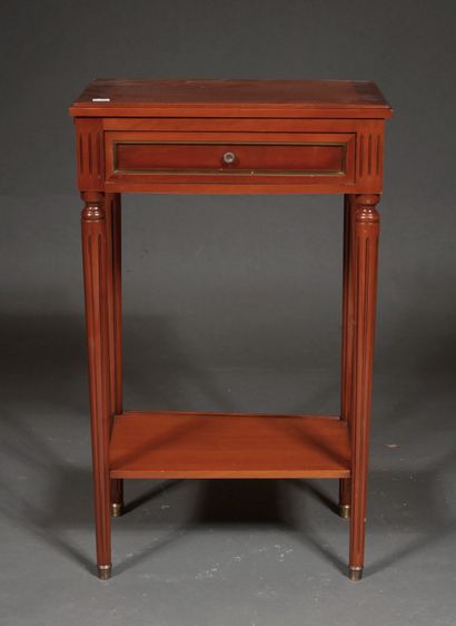 null Cherry wood console, Louis XVI style

H : 69 cm W : 42 cm D : 26 cm (stains,...