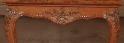 null Rectangular oak coffee table carved with flowers, arched legs, Louis XV style

H...