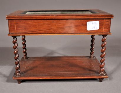 null *Lot :

- Jewelry box in the form of a console, with a drawer

H : 14 W : 19...