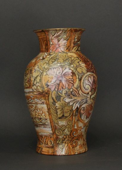 null LANCEL

vase balustre en céramique à décor imprimé de fleurs, signé (léger éclat...