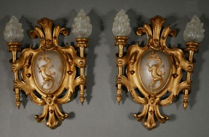 null Pair of bronze and frosted glass sconces decorated with a salamander in the...