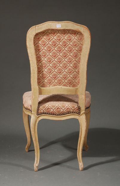 null *Lot :

- White relacquered wood straight-back child's chair, Louis XV style

H...