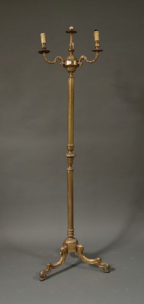 null Tripod floor lamp in bronze with five arms of light

H : 160 cm.
