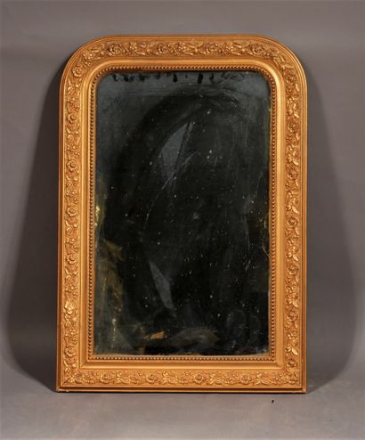 null Rectangular glass with rounded upper corners in gilded stuccoed wood, decorated...