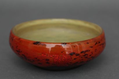 null DAUM Nancy

Round bowl on heel in red marbled glass and inlaid with golden pearls....