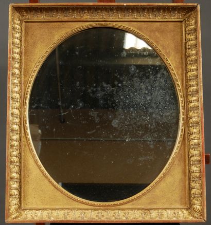 null Rectangular gilded stuccoed wood mirror with palmettes, oval mirror

59,5 x...