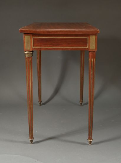 null Rectangular veneer table with brass framing and fluting, one drawer in the belt,...