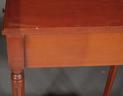 null Cherry wood console, Louis XVI style

H : 69 cm W : 42 cm D : 26 cm (stains,...