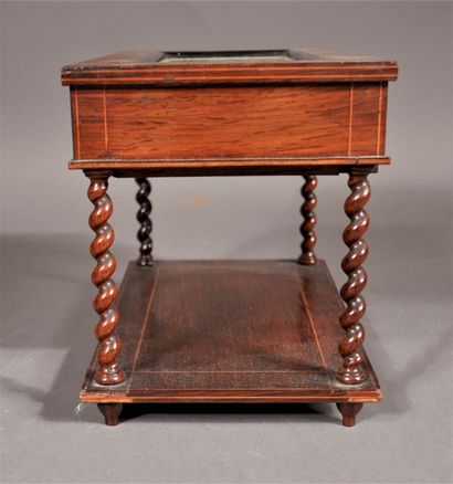 null *Lot :

- Jewelry box in the form of a console, with a drawer

H : 14 W : 19...