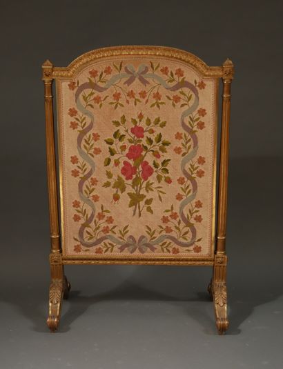 null Carved wood fire screen with gilding, tapestry with small points, Louis XVI...