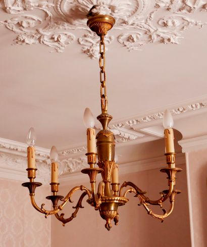 null Bronze chandelier with six arms of light

H : 83 D : 67 cm.